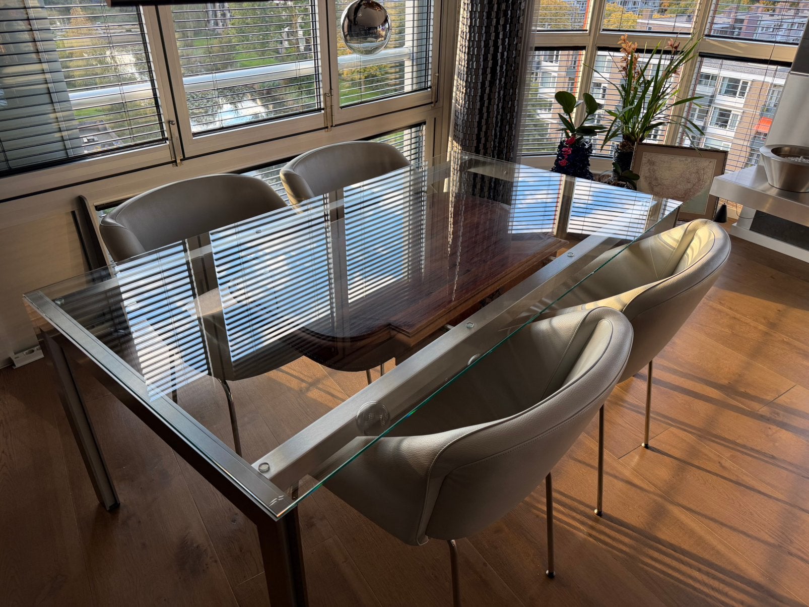 Leolux leren eetkamerstoelen 4 stuks, Huis en Inrichting, Ophalen, Zo goed als nieuw, Vier, Grijs