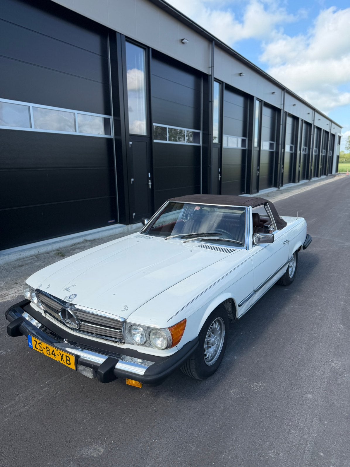 Mercedes-Benz 380 sl cabrio 1982 harde auto nieuwe apk, Auto's, 8 cilinders, Cabriolet, Wit, 218 pk
