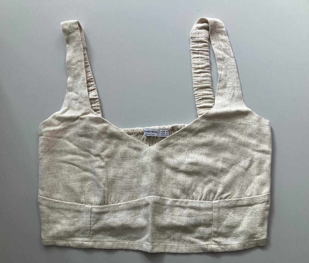 Beige Topje met bewerkte achterkant maat M, Maat 38/40 (M), Beige, Ophalen of Verzenden, Zonder mouw