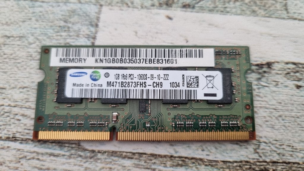 Samsung 1Gb DDR3/PC3 1333MHz 1.5V SODIMM M471B2873873FHS-CH9, 1 GB of minder, Refurbished, DDR3, Ophalen of Verzenden