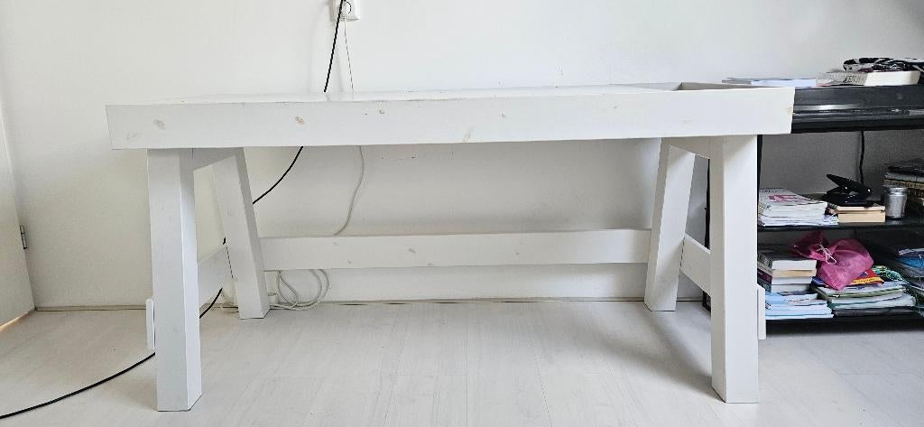 GRATIS op te halen Wit  bureau WOOOD 150x66x75cm (lxdxh), Huis en Inrichting, Bureaus, Ophalen, Gebruikt, Hout, Kabelgoot