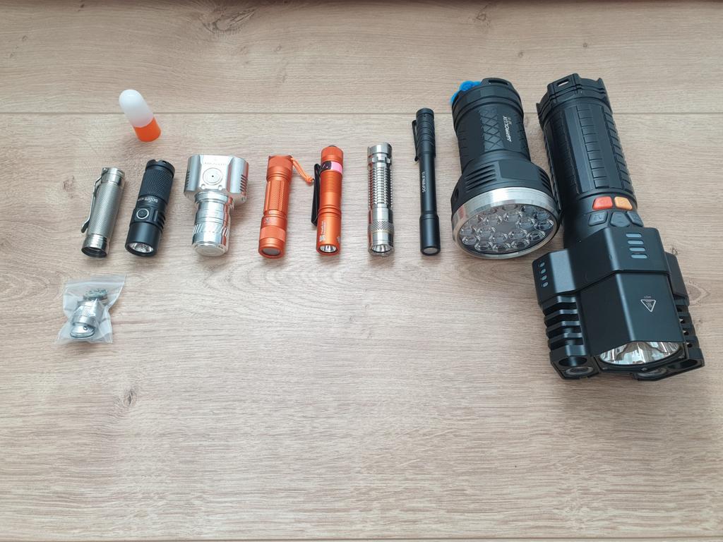 Zaklampen diverse acebeam skilhunt sofirn fenix astrolux, Ophalen of Verzenden, Gebruikt, Batterij