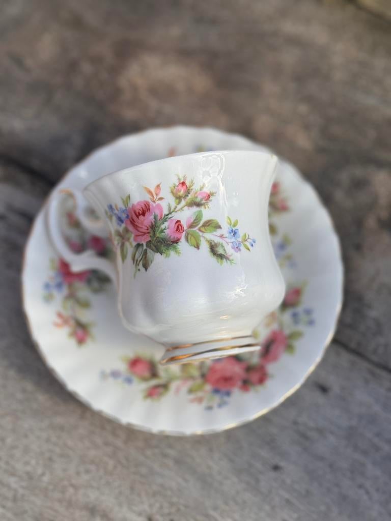 Royal albert moss rose kop en schotel, Antiek en Kunst, Ophalen of Verzenden