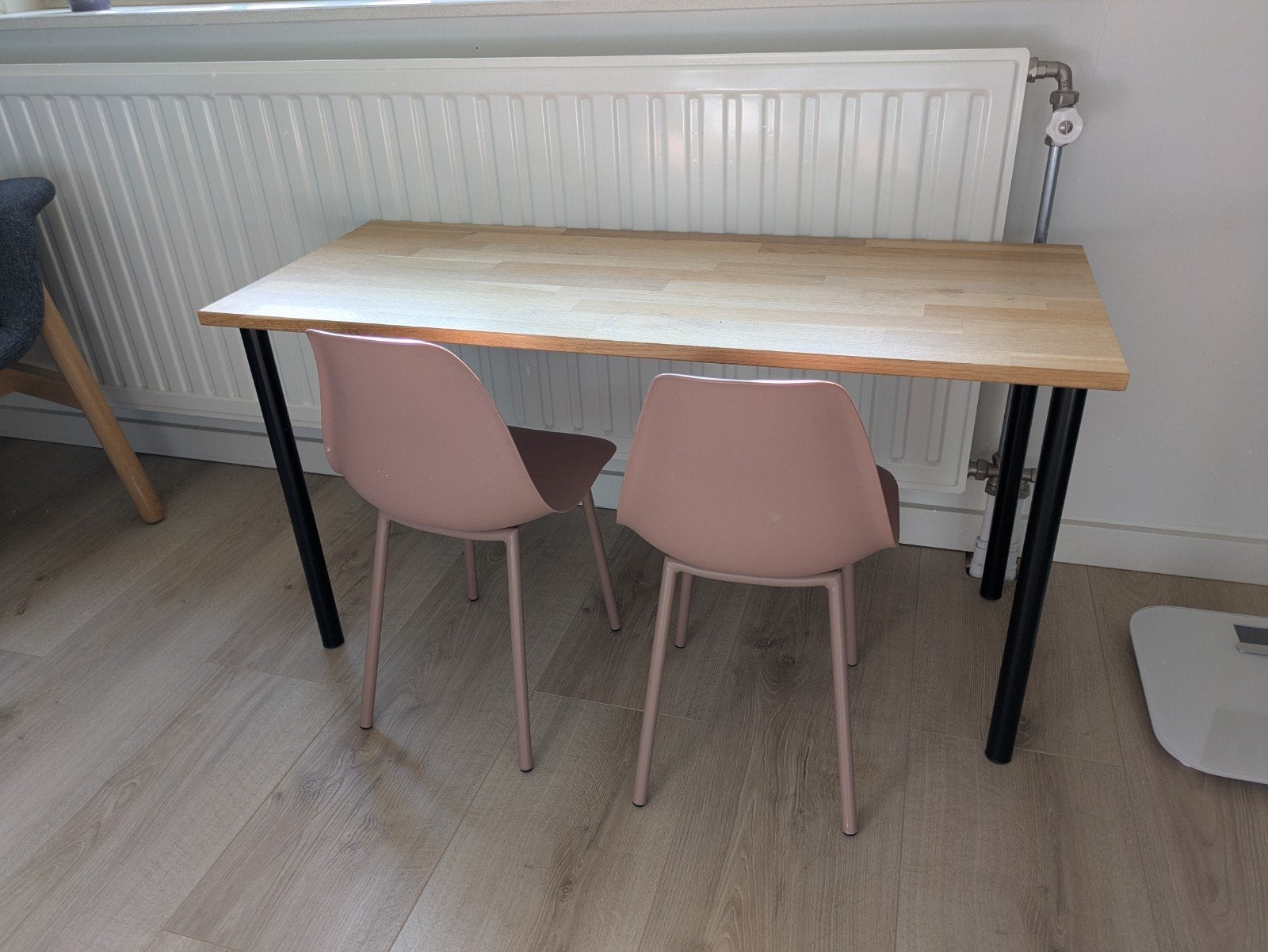 Mooie kindertafel met twee roze stoeltjes, Kinderen en Baby's, Kinderkamer | Tafels en Stoelen, Ophalen, Zo goed als nieuw, Tafel(s) en Stoel(en)