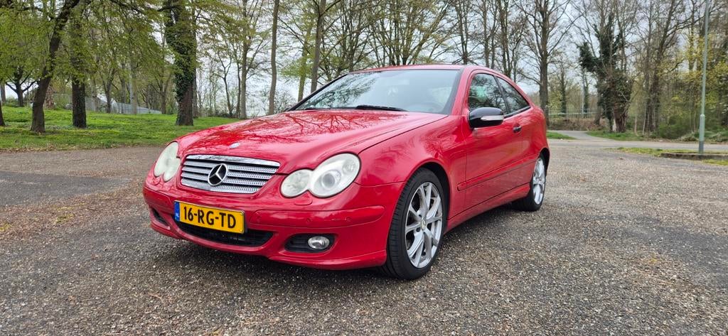 Mercedes-Benz C-Klasse 3.2 C320 Sportcoupe 2005 Rood, Auto's, Mercedes-Benz, Achterwielaandrijving, Zwart, 4 stoelen, 75 €/maand