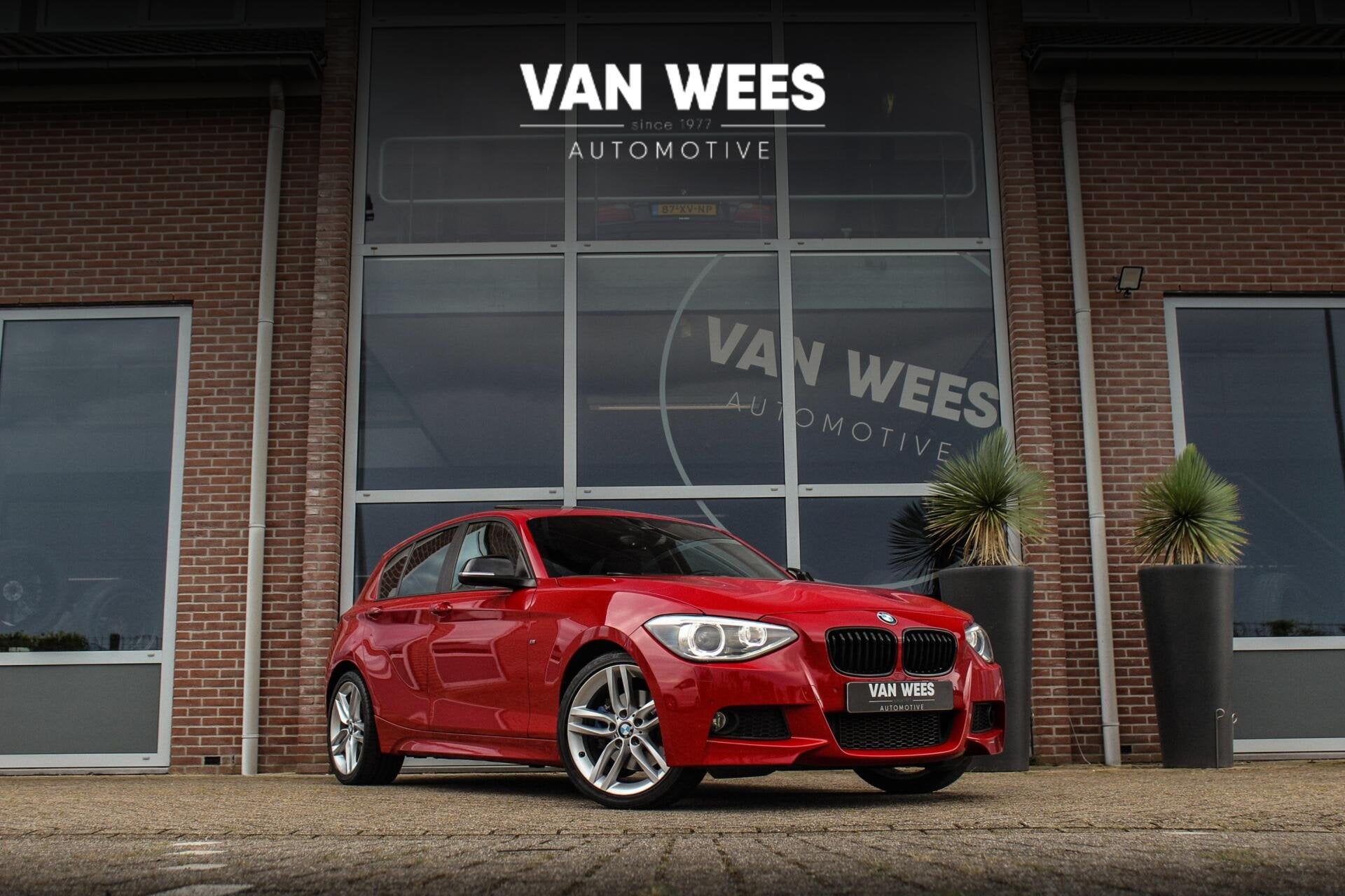 BMW 1-serie 125i Business+ | Sport Line | NL auto | Schuif-/, Euro 5, Gebruikt, 4 cilinders, Onderhoudsboekje
