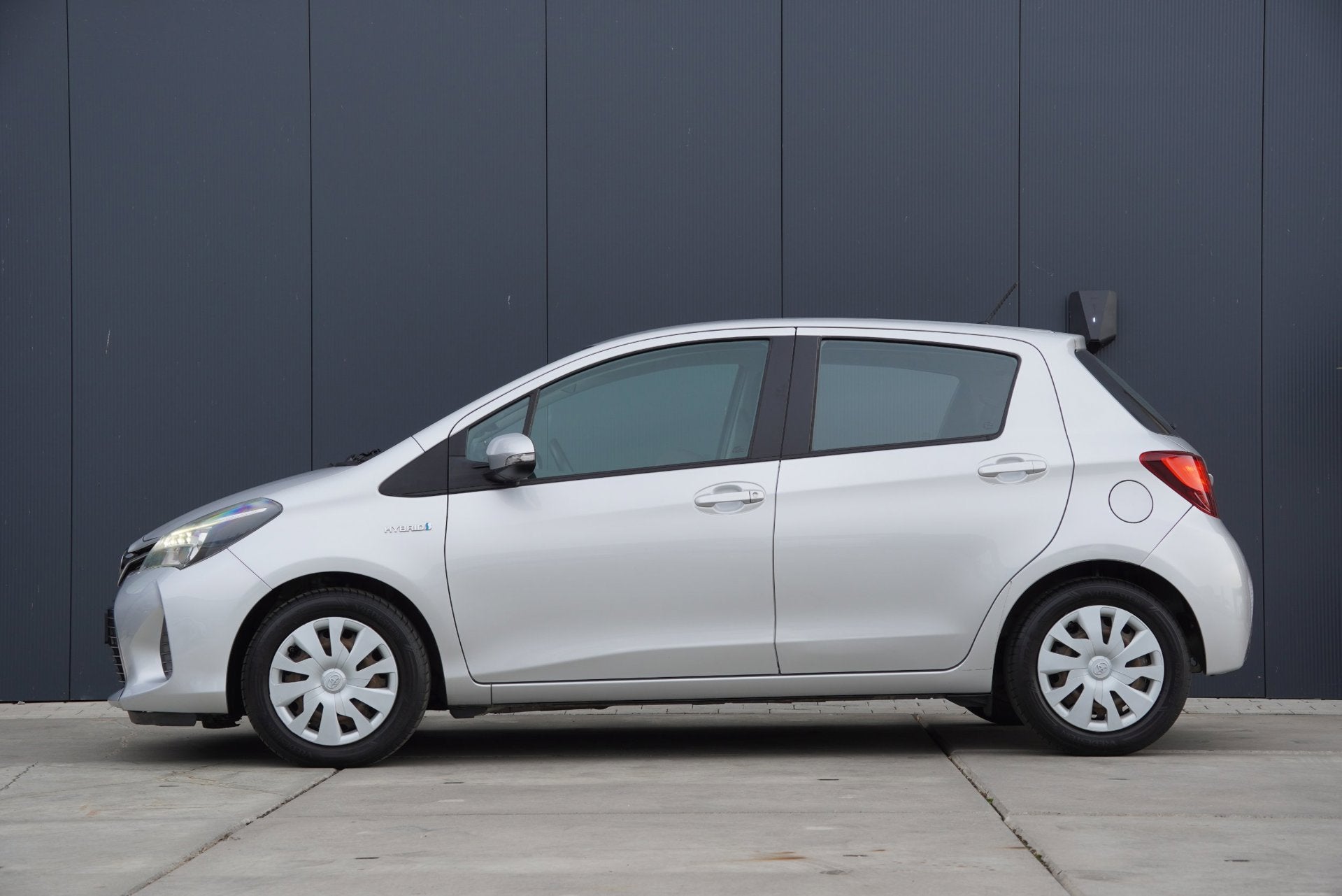 Foto 2 van Toyota Yaris 1.5 Hybrid Aspiration 2017 5 Deurs Airco Automa