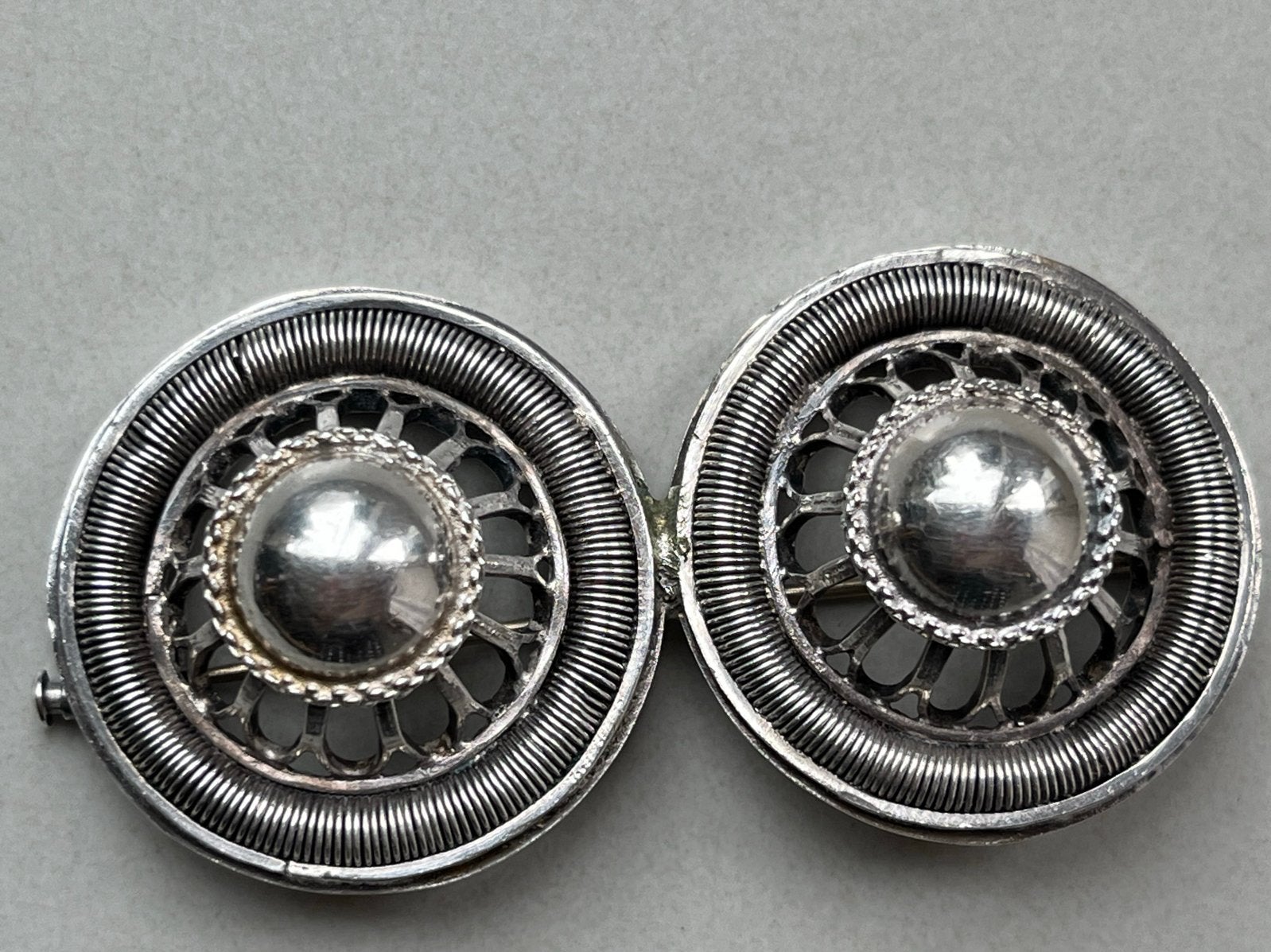 Antieke Grote Zilveren Zeeuwse Broche - 6,5 x 3 cm, 4 tot 7 cm, Verzenden, Zo goed als nieuw, Zilver