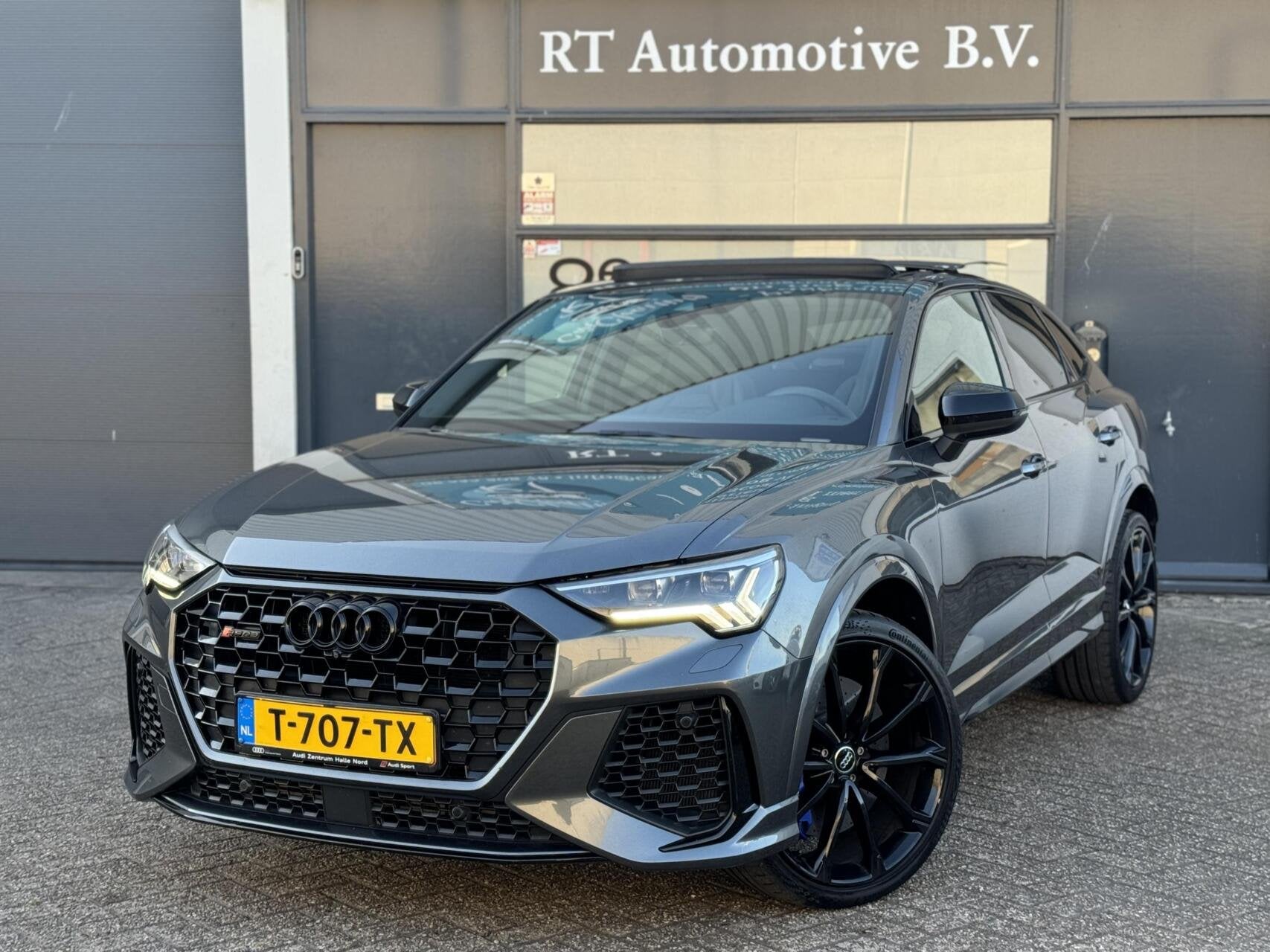 Audi RSQ3 2.5 TFSI Pano / Keramisch / RS Seats / 360 camera, Auto's, Automaat, Gebruikt, Euro 6, 1675 kg