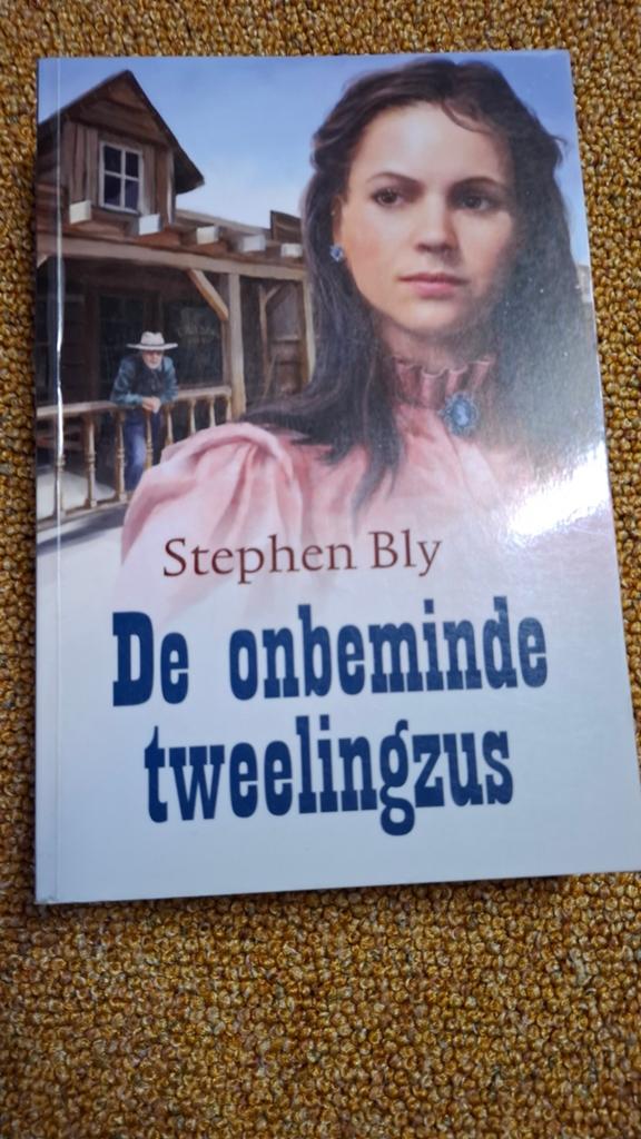Stephen Bly - De onbeminde tweelingzus, Ophalen of Verzenden, Zo goed als nieuw, Stephen Bly