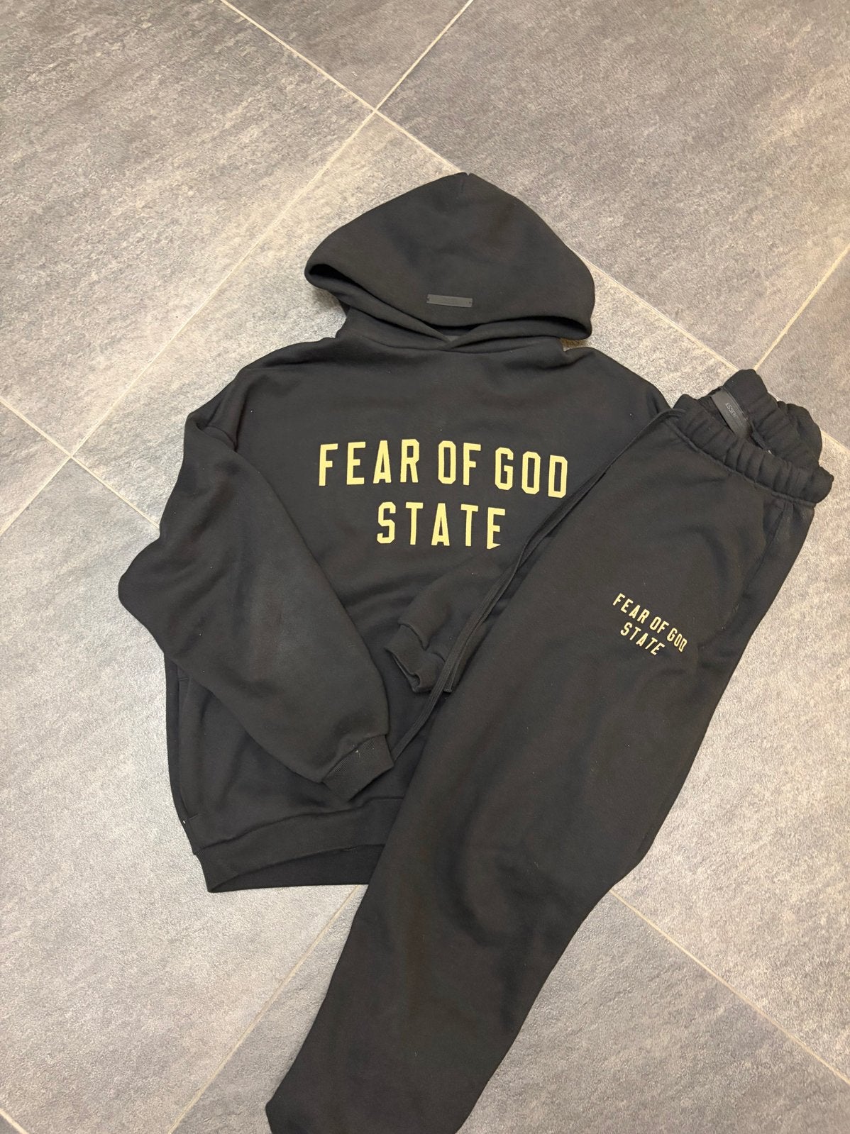 Fear of God Essentials Trainingspak Zwart, Kleding | Heren, Verzenden, Zo goed als nieuw, Maat 46 (S) of kleiner