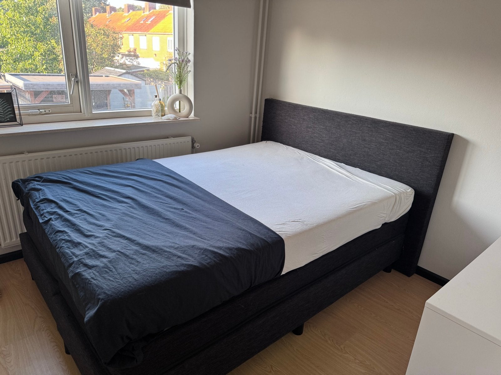 GRATIS AF TE HALEN: Boxspring 140x200 cm met matras, Ophalen, Gebruikt, Zwart, 140 cm