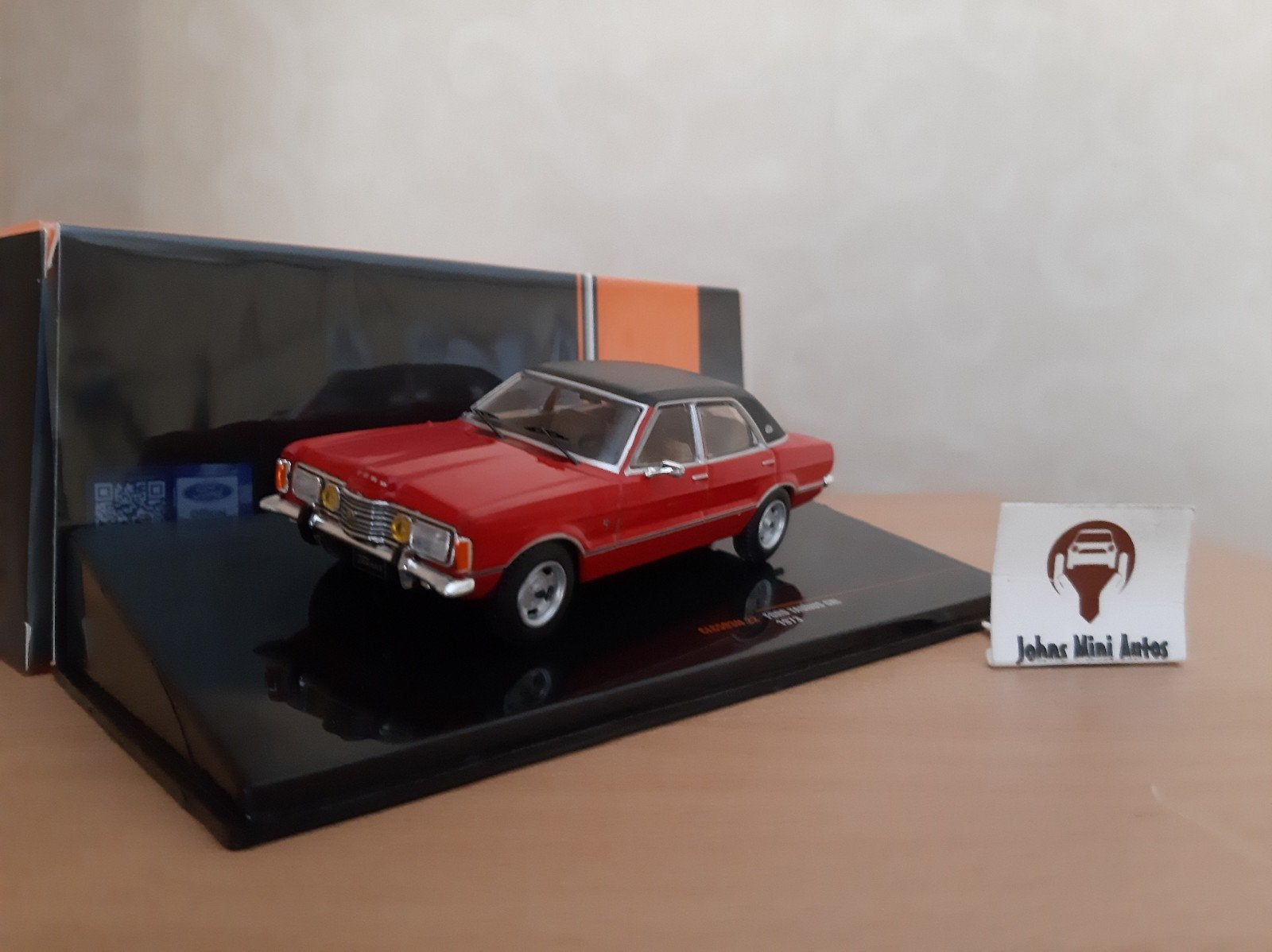 Ford Taunus TC1 GXL 1973 Rood/Zwart dak van IXO 1:43