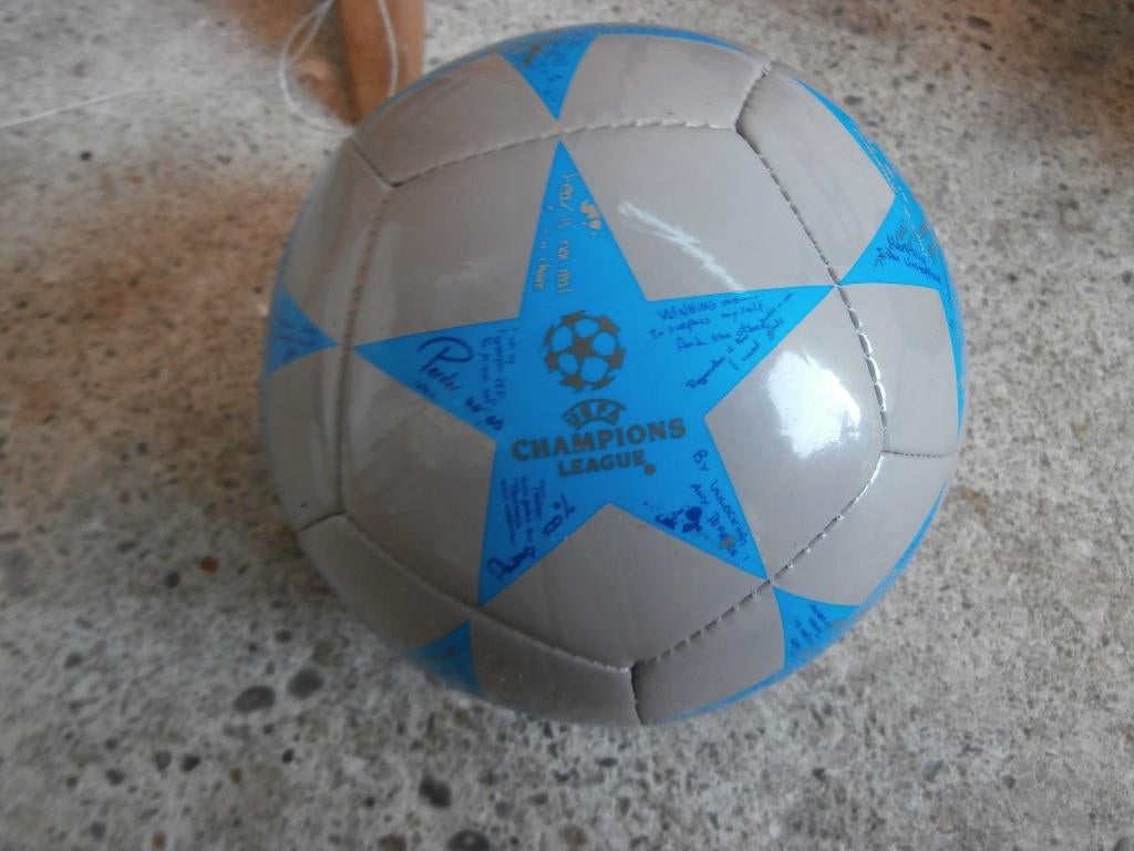 voetbal met handtekeningen Champions League UEFA mini bal, Maat XS of kleiner, Ophalen of Verzenden, Zo goed als nieuw, Bal