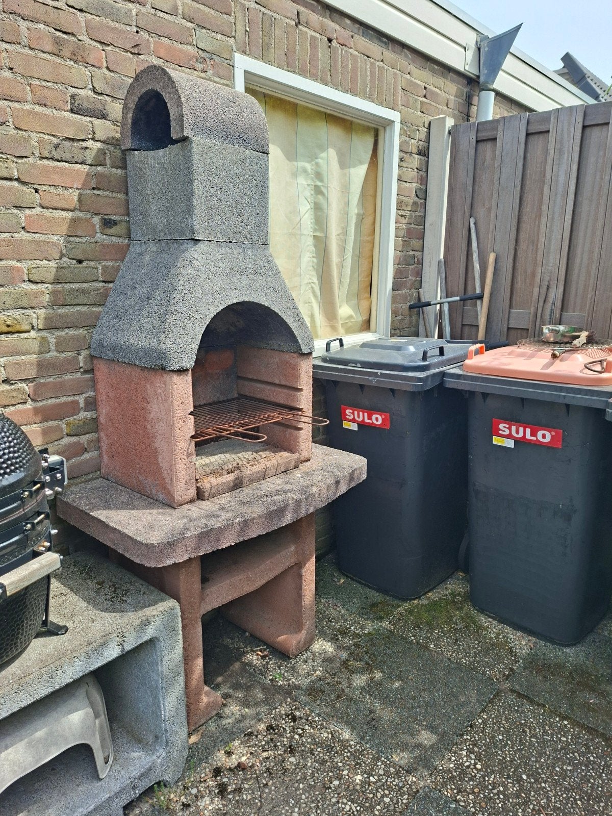 Betonnen BBQ, Ophalen