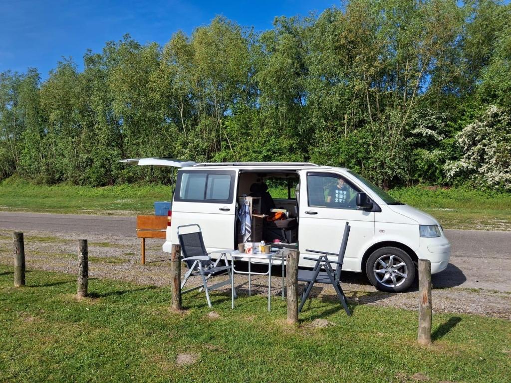 Volkswagen T5 1.9TDI Camper NIEUWE APK, Chemisch toilet, Volkswagen, Tot en met 2, Luifel
