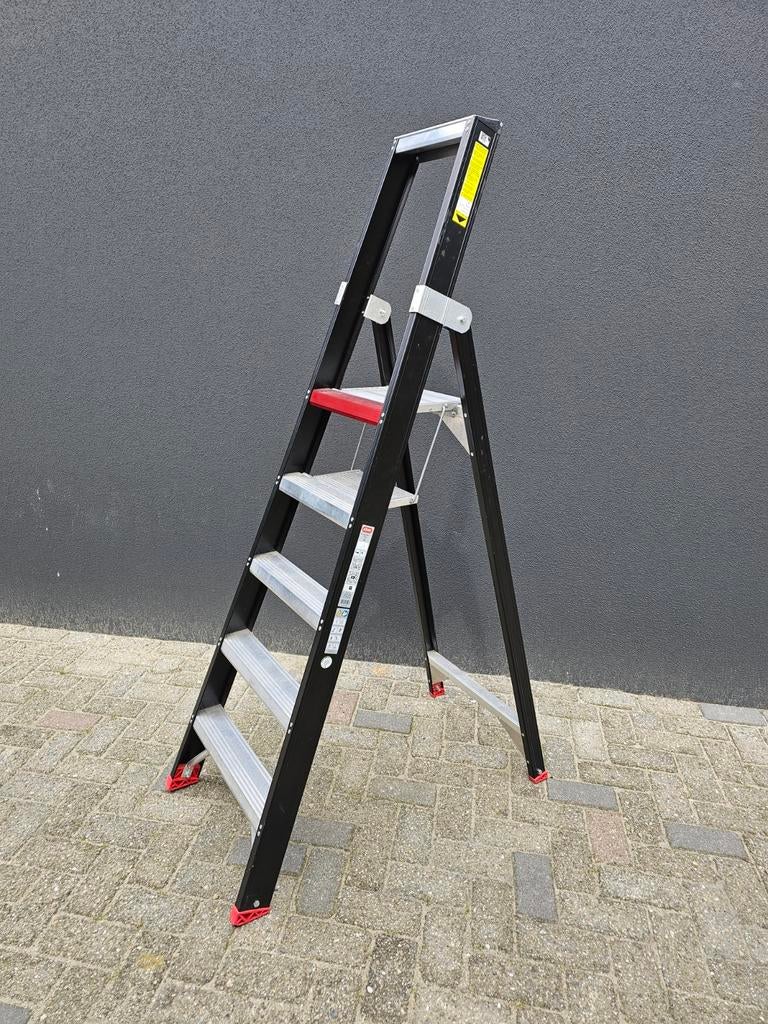 Altrex TGB-5 Stevige Zwarte Trap, Ophalen, Trap, Zo goed als nieuw, Opvouwbaar of Inschuifbaar