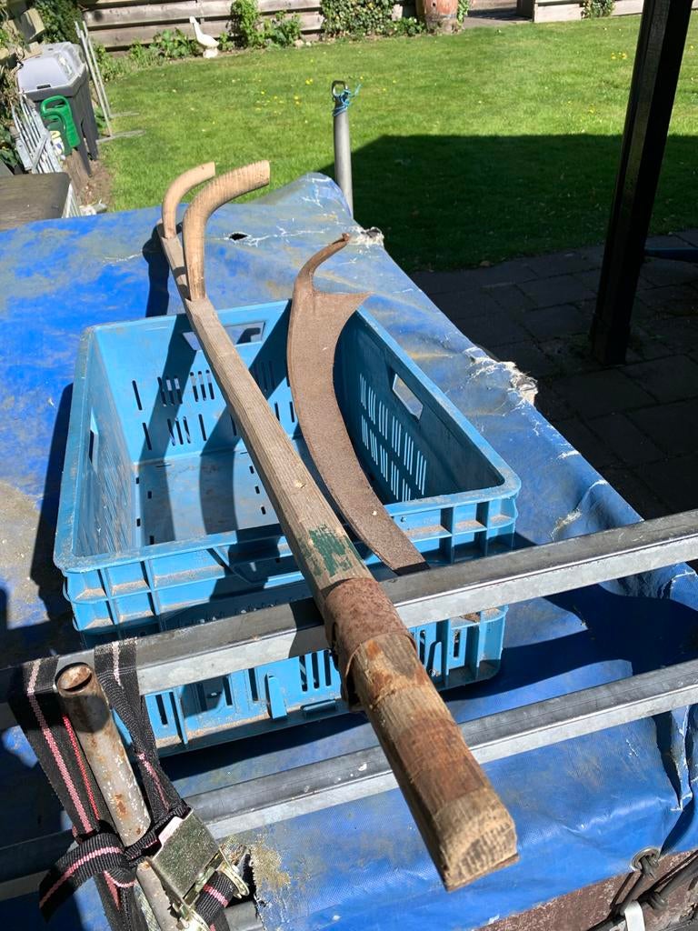 Antieke zeis met houten steel - Handgereedschap, Antiek en Kunst, Antiek | Gereedschap en Instrumenten, Ophalen of Verzenden