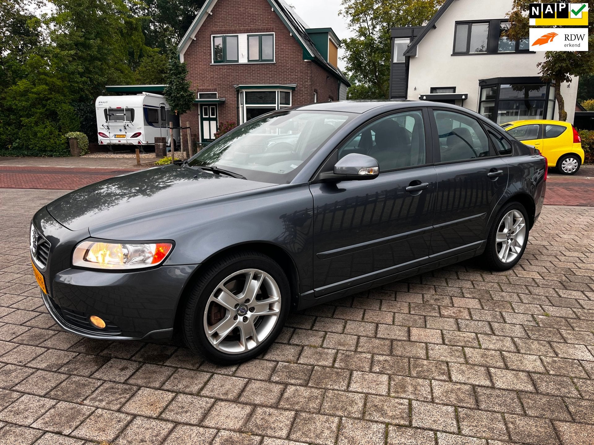 Volvo S40 2.0 D4 177pk 5 Cil 1e eig Autom Cruise isofix UNIE, Auto's, Gebruikt, Origineel Nederlands, Diesel, Grijs