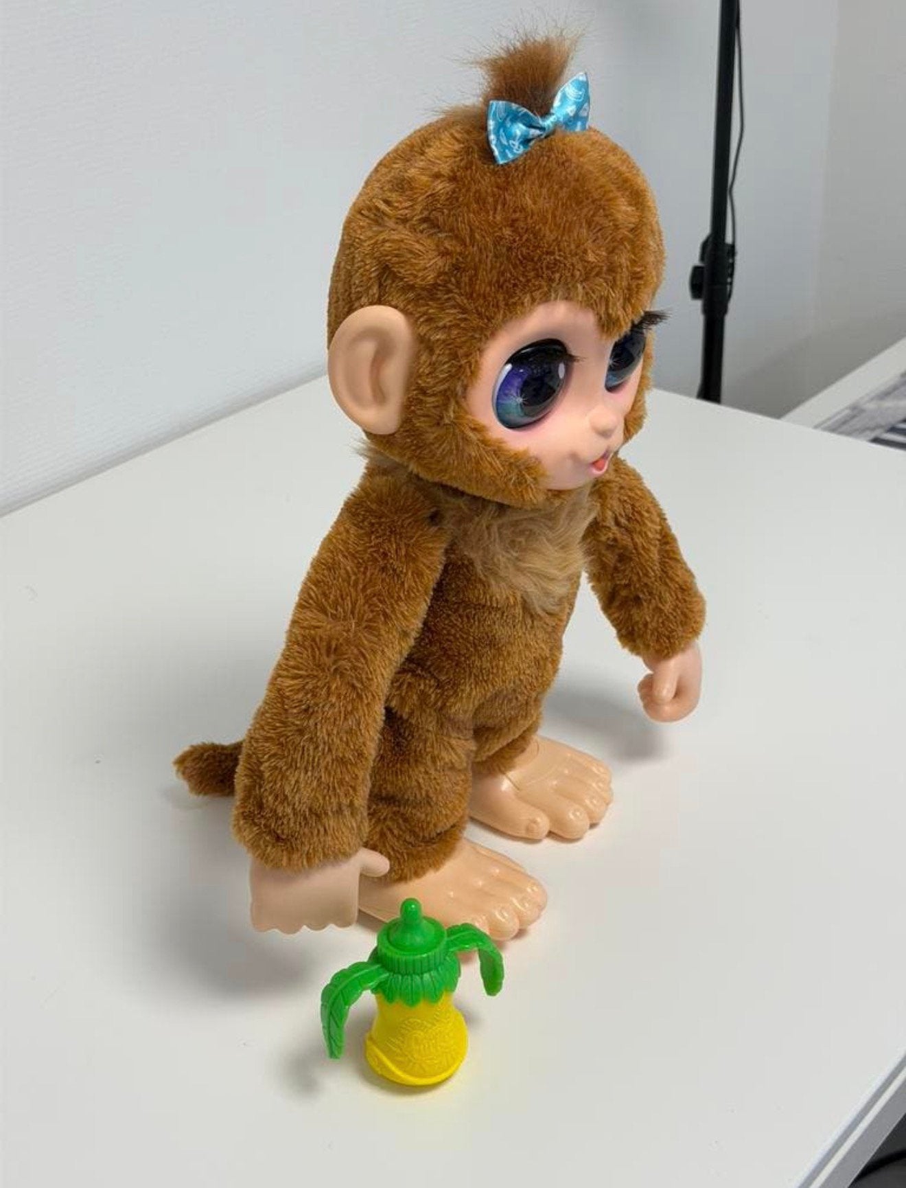 FurReal Peanut The Playful Monkey Interactieve Aap + flesje, Verzamelen, Speelgoed, Ophalen of Verzenden, Zo goed als nieuw, H