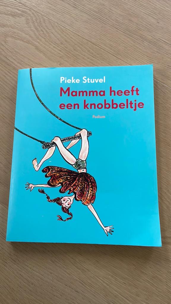P. Stuvel - Mamma heeft een knobbeltje, Fictie algemeen, Ophalen of Verzenden, Zo goed als nieuw, P. Stuvel