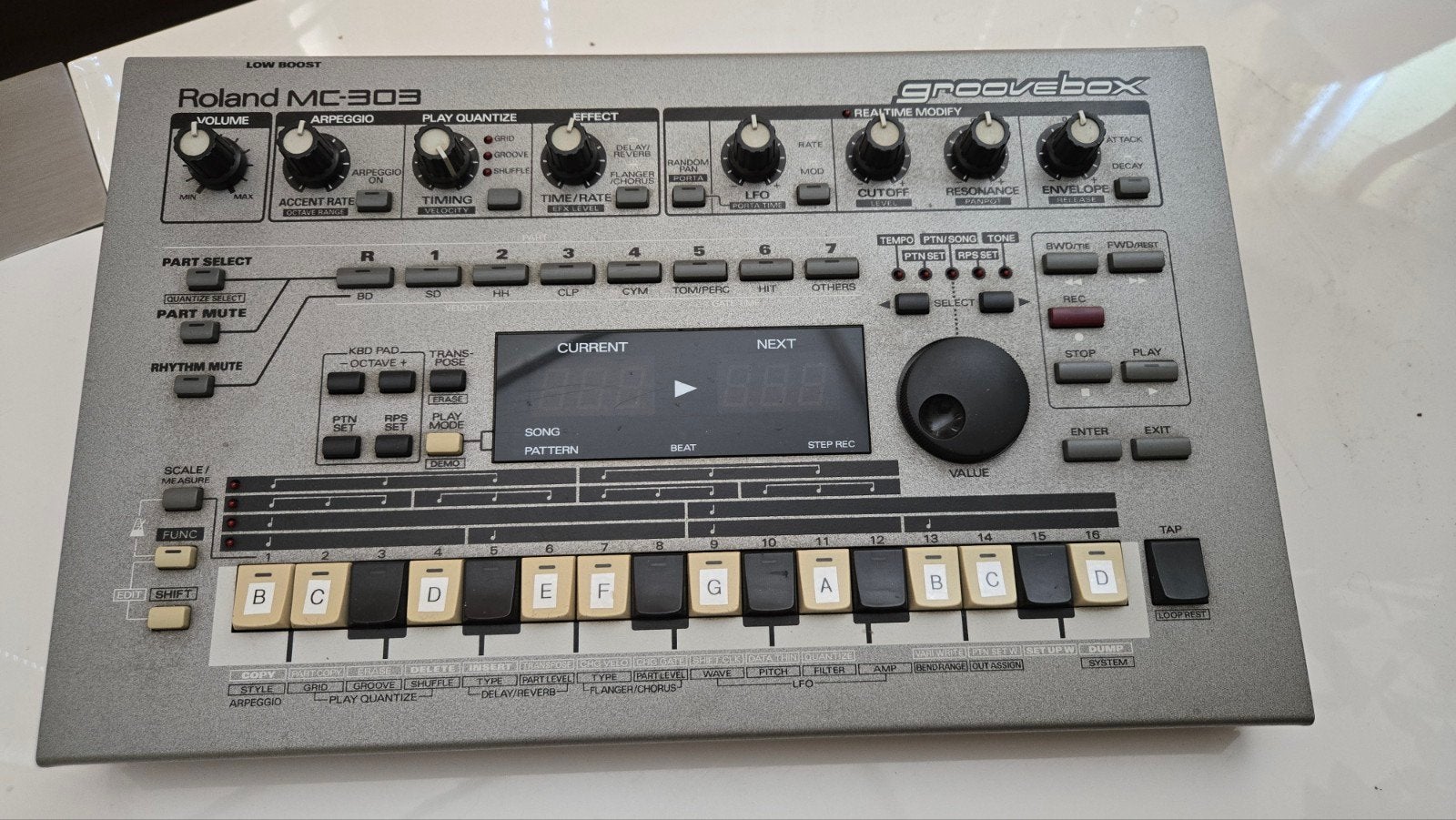 Te koop: Roland MC-303 Groovebox, Ophalen of Verzenden, Gebruikt, Overige aantallen, Roland