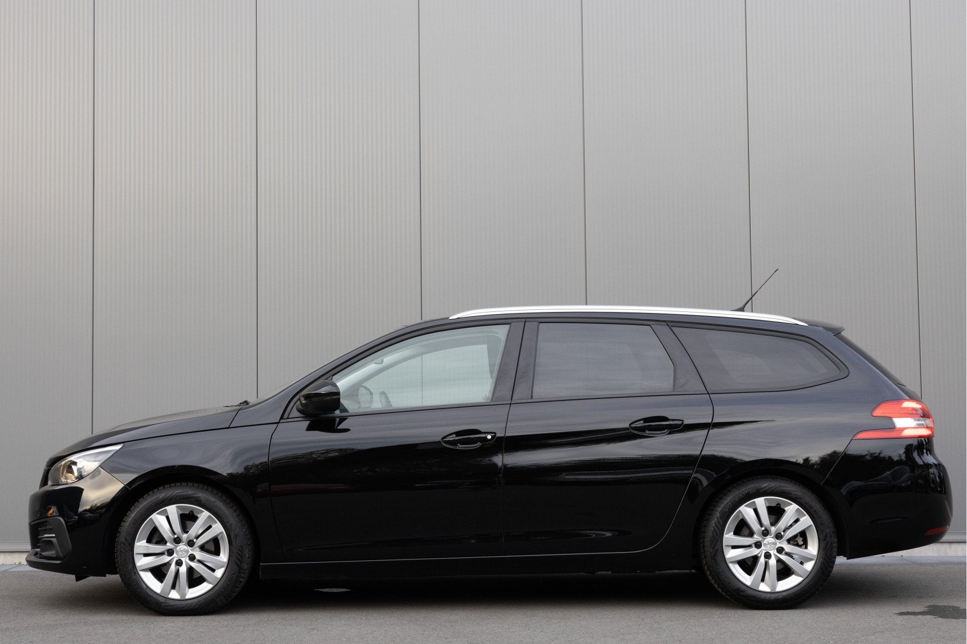 Peugeot 308 SW | NAVI | CLIMATE | TREKHAAK | CRUISE | DISTR., Stof, Gebruikt, 1199 cc, 620 kg