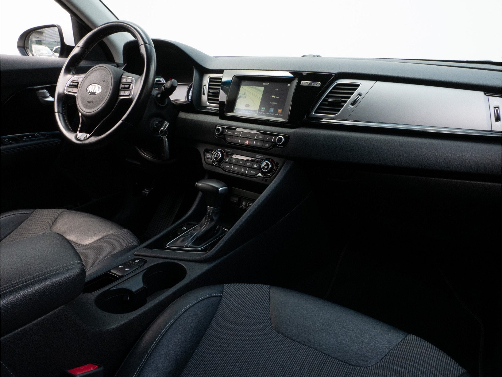 Kia Niro 1.6 GDi Hybrid BusinessLine Stoel-stuurverwarming/, Auto's, Kia, Gebruikt, Met garantie (alle), Leder en Stof, Wit