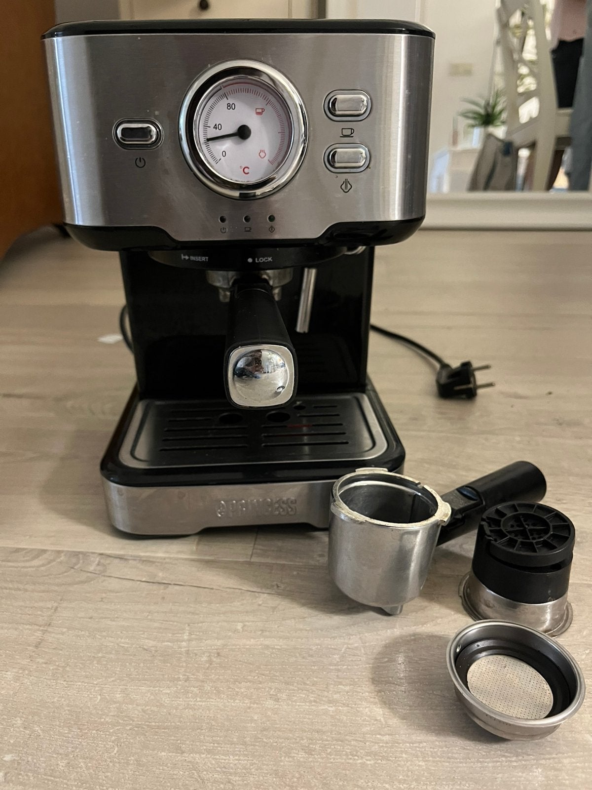 Espresso apparaat met stoompijpje en afneembaar waterreservo, Witgoed en Apparatuur, Koffiezetapparaten, Afneembaar waterreservoir