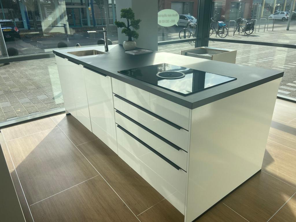 nieuwe showmodel keuken met eiland, Zo goed als nieuw, Minder dan 100 cm, 25 tot 50 cm, 50 tot 100 cm