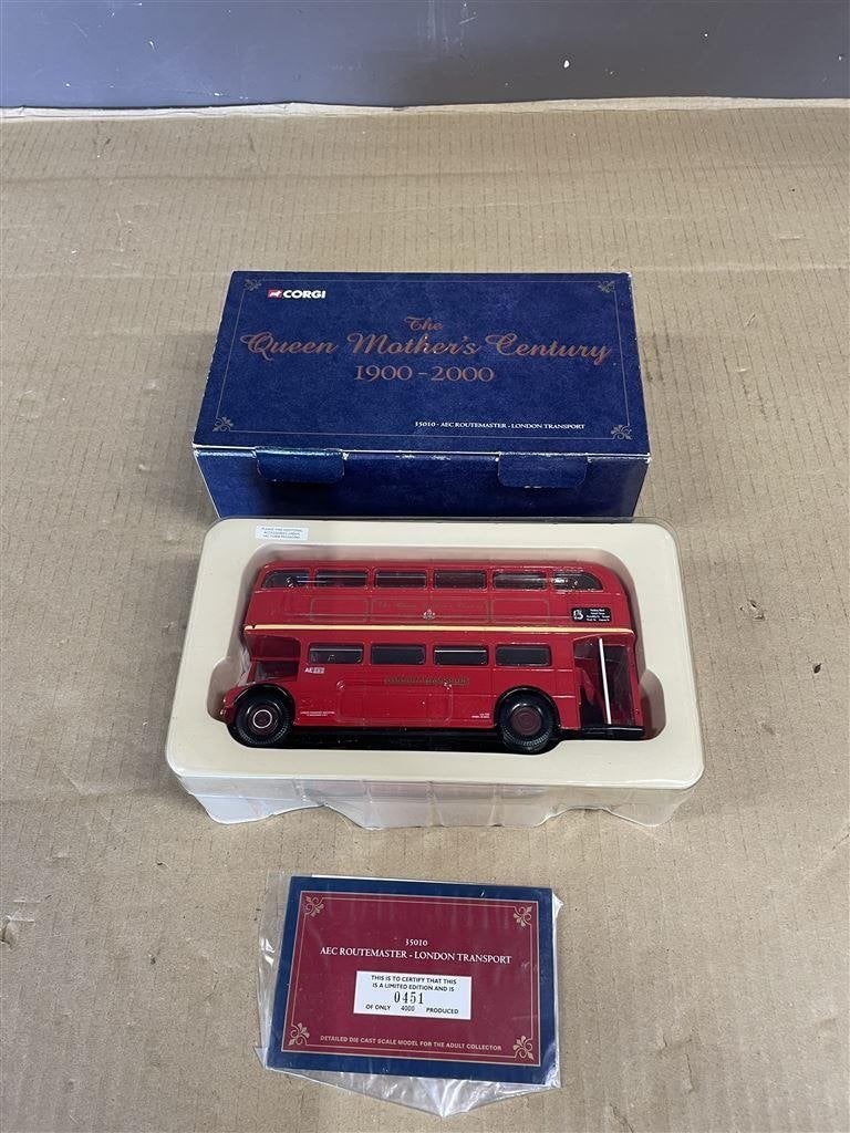 Corgi bus The queen mothers century 1900 - 2000, Ophalen of Verzenden, Zo goed als nieuw, Bus of Vrachtwagen, Corgi