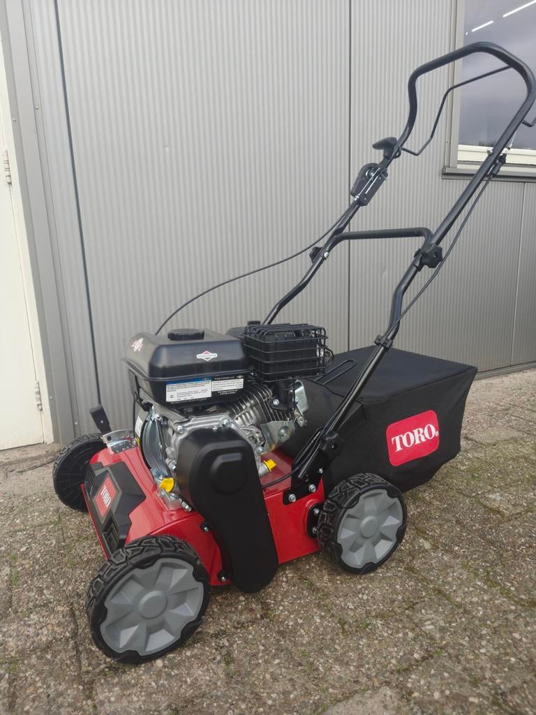 TE HUUR verticuteermachine beluchter Toro, Tuin en Terras, Ophalen, Nieuw, Benzine, Toro