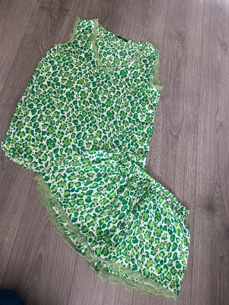 JAD dames groen panterprint satijn look pyjama set pak mt L, Kleding | Dames, Jad, Ophalen of Verzenden, Zo goed als nieuw, Maat 42/44 (L)
