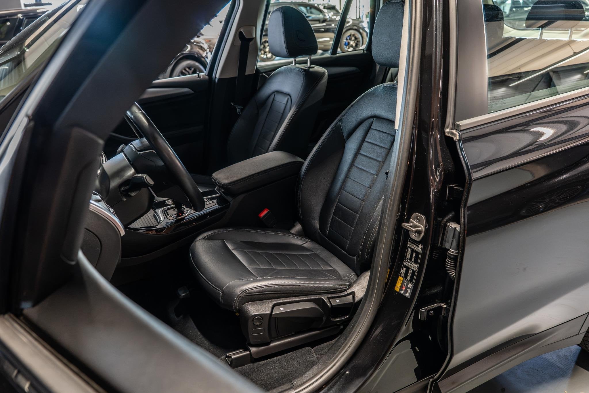 BMW X3 xDrive30e Business Edition Plus Lederen Stoelen | Ach, Auto's, BMW, Gebruikt, 4 cilinders, 2000 kg, Zwart