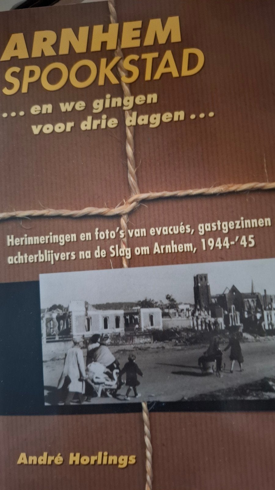 ARNHEM SPOOKSTAD, Boeken, Oorlog en Militair, Zo goed als nieuw, Overige onderwerpen, Tweede Wereldoorlog, Ophalen of Verzenden