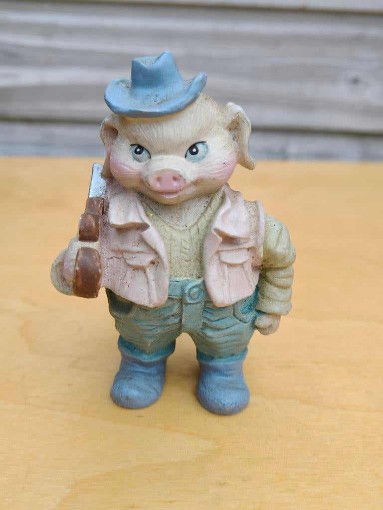 Beeld varken met kleding verkleed als een jager, Ophalen of Verzenden, Zo goed als nieuw, Dier