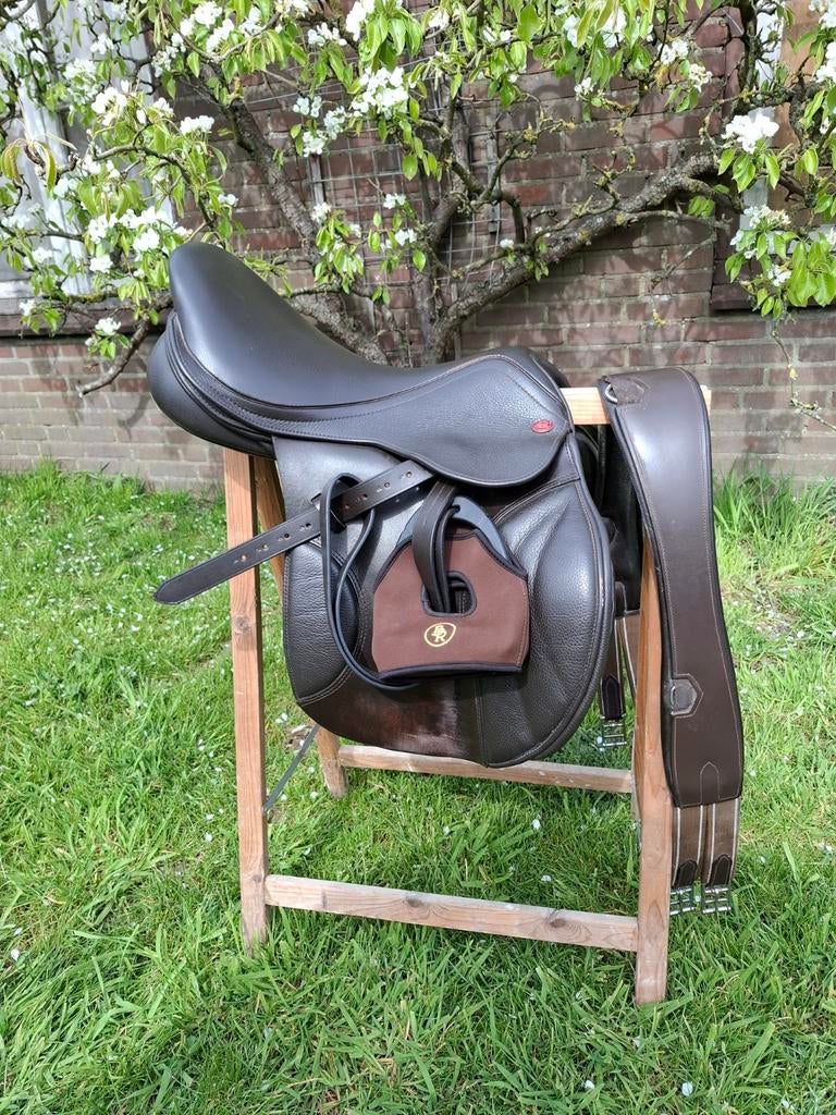 Compleet Kent and Masters springzadel, bruin, 17,5 inch, Ophalen, Gebruikt, Springen