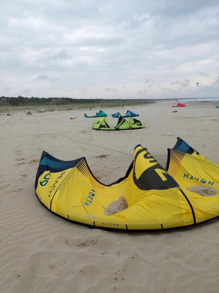 Bundle: Reach 9m 2024, Navigator bar 2024, Harness L 2024, Watersport en Boten, Kitesurfen, Ophalen, 9 m², Kite, Geen board