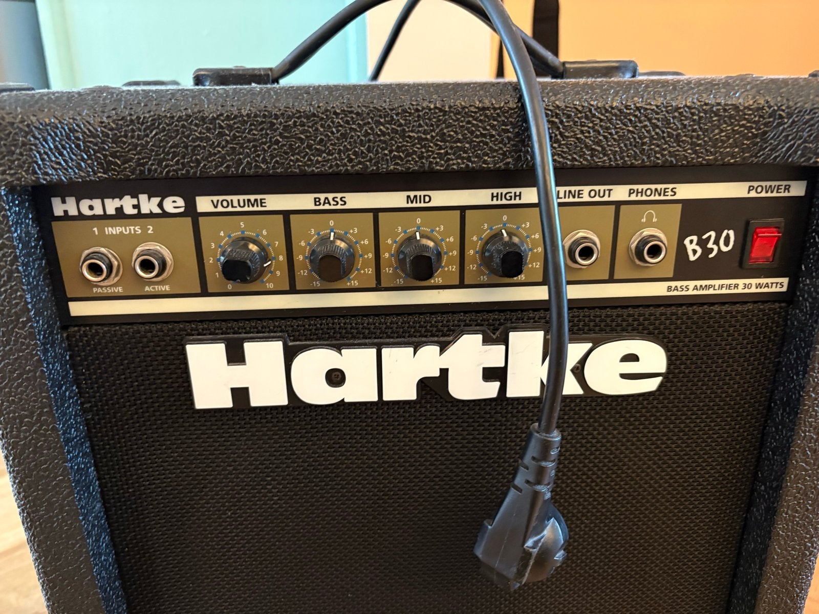 Hartke B30 Basgitaarversterker 30 Watt, Ophalen, Gebruikt, Basgitaar, Minder dan 50 watt