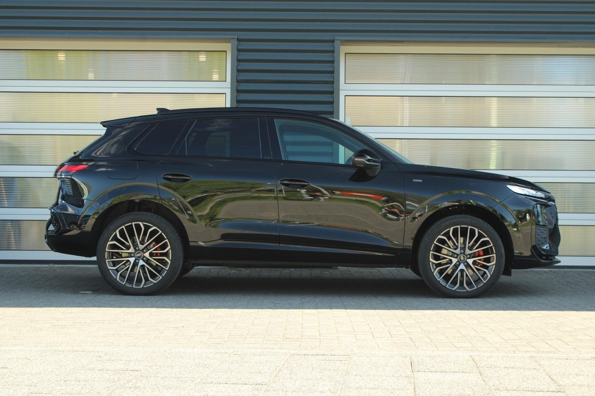 Audi Q3 1.5 e-hybrid 272pk S Edition | Tech Pack Pro | 20" V, Auto's, 12 maanden, 1800 kg, 1498 cc, 150 min