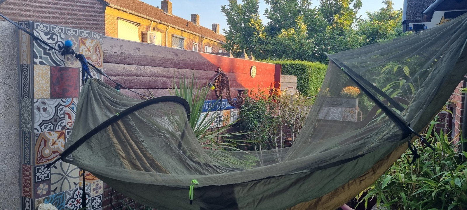 Twee hangmatten: groen met klamboe en zwart/oranje, Ophalen of Verzenden