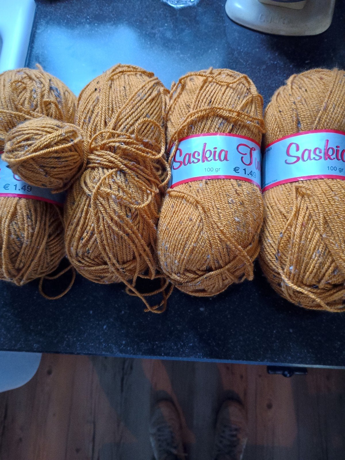Breiwol Saskia Tweed 4 bollen van 100 gram, kleur oker / lic, Ophalen of Verzenden, Nieuw, Breien of Haken, Wol of Garen