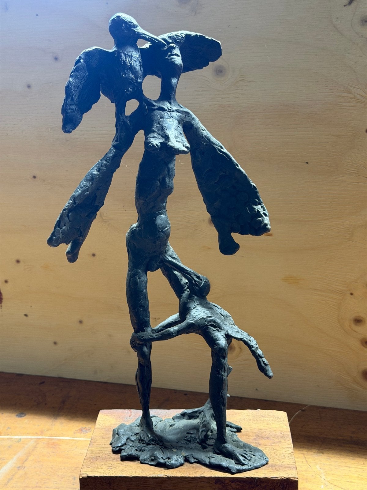Abstract bronzen beeld van mens en vogel, Antiek en Kunst, Ophalen of Verzenden, Beeld, Abstract, Europa