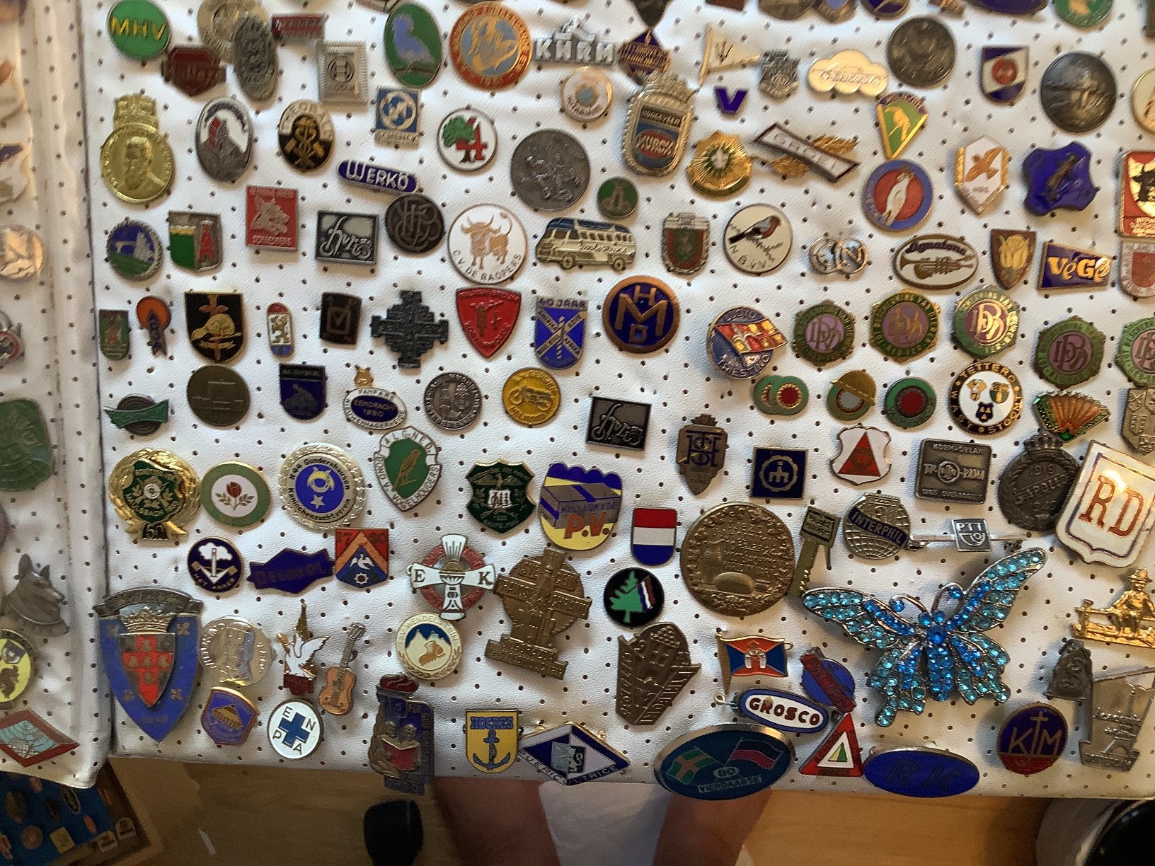 Mooie speldjes 42, Ophalen of Verzenden, Gebruikt, Overige onderwerpen