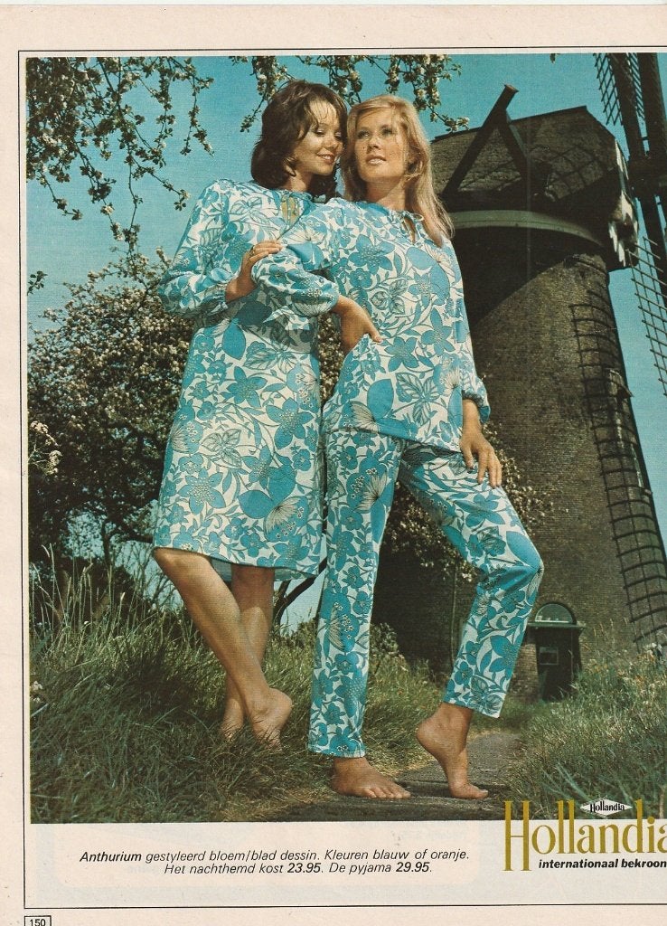 Retro reclame 1971 Hollandia pyjama's voor dames anthurium, Verzenden, Overige typen