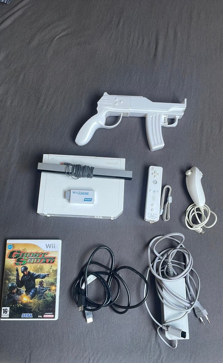 Nintendo wii/Compleet + Ghost Squd + remote + nunchuck, Spelcomputers en Games, Ophalen of Verzenden, Zo goed als nieuw, Met 1 controller