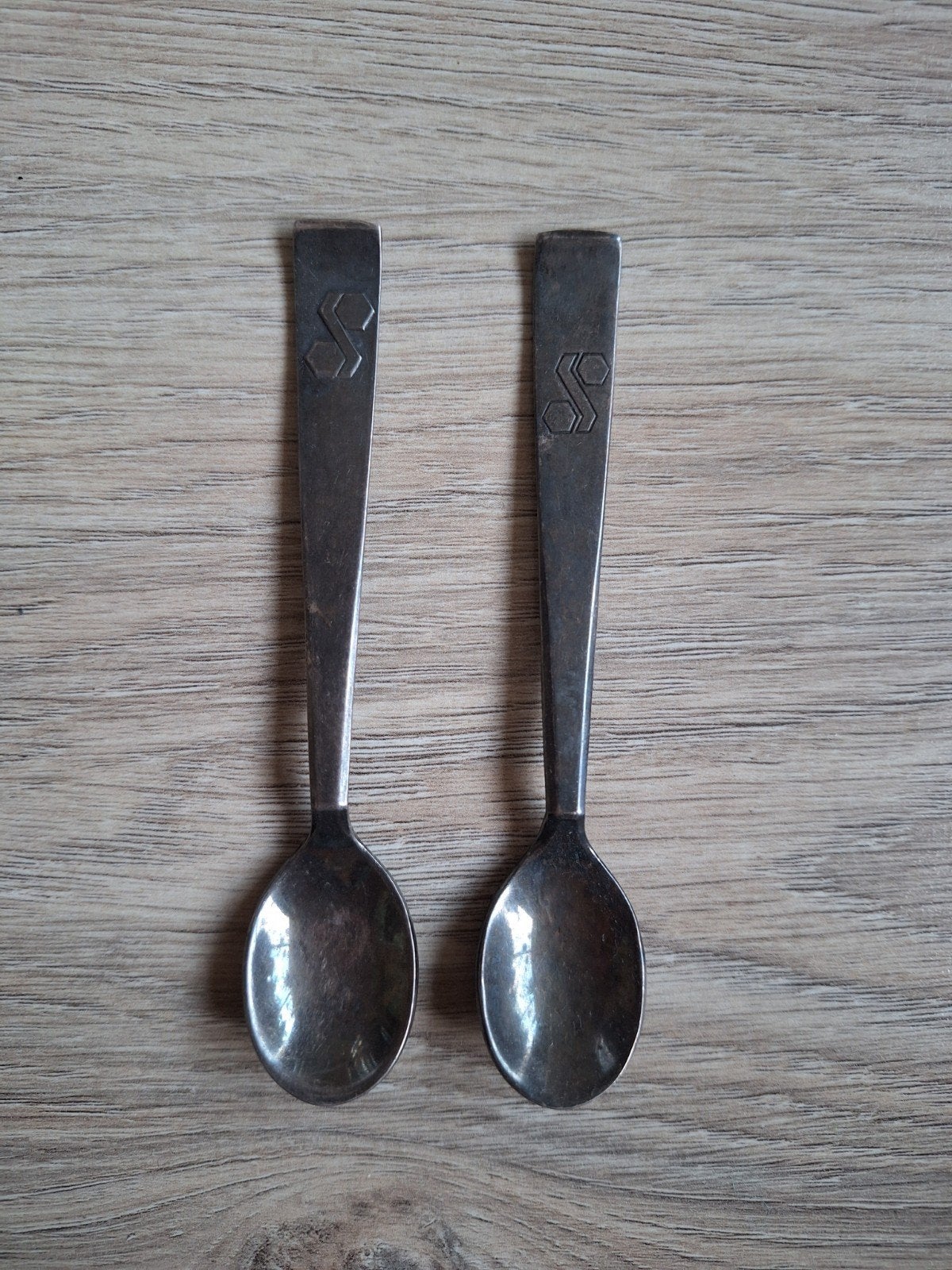 2 verzilverde Suikerunie theelepeltjes - Sola, Antiek en Kunst, Ophalen of Verzenden