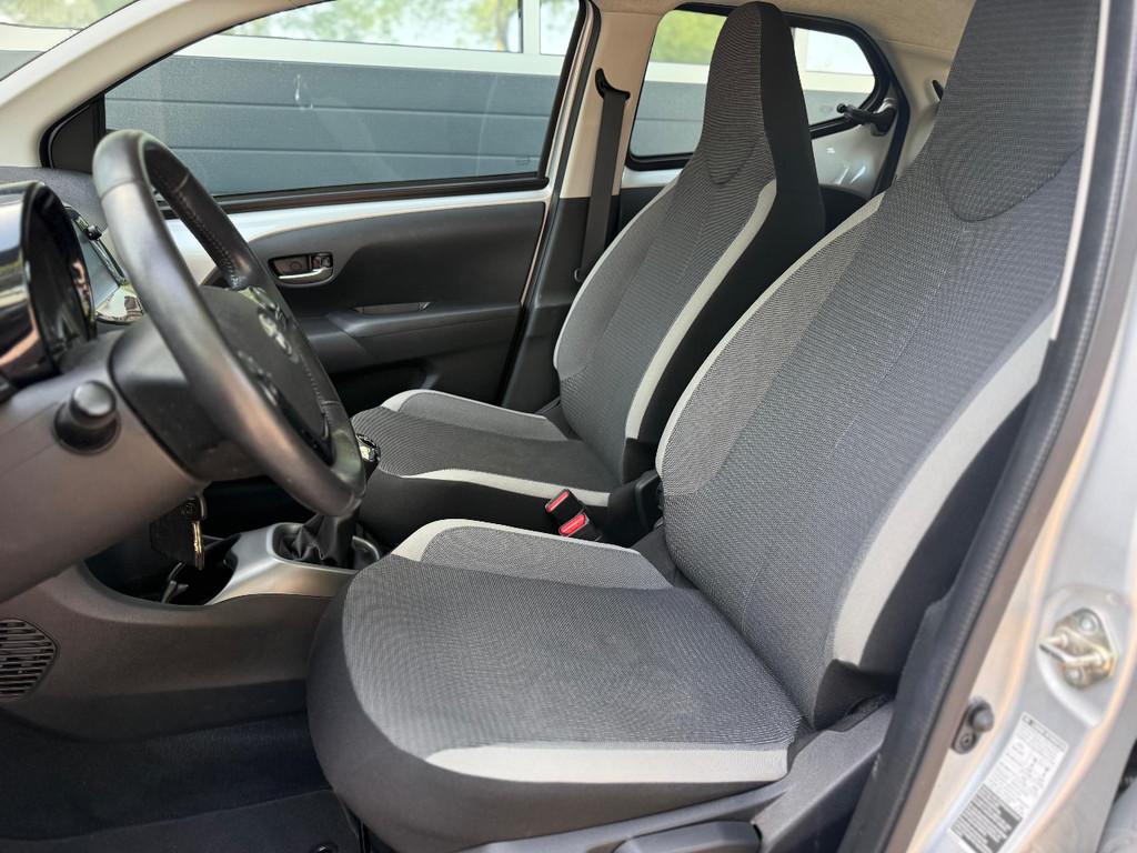 Toyota Aygo VVT-IX- PLAY CARPLAY CAMERA (bj 2020), Gebruikt, Start-stop-systeem, 4 stoelen, Origineel Nederlands