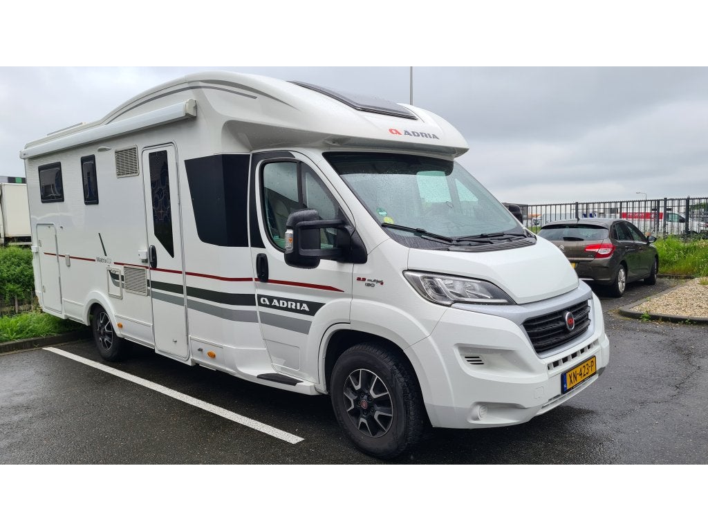 Adria Matrix 670 SL plus (1049433), Caravans en Kamperen, Campers, Chemisch toilet, Standaard zit, Ringverwarming, Fiat