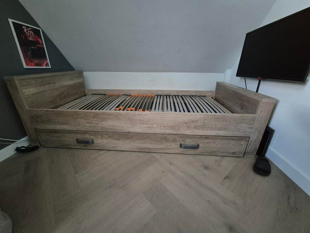 Kidsmill brent oldwood slaapkamer bed en kast, Ophalen, 85 tot 100 cm, Zo goed als nieuw, Lattenbodem